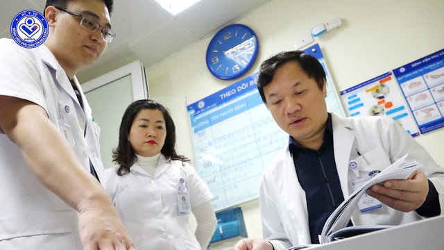 Cuộc gọi trong đ&ecirc;m từ v&ugrave;ng bi&ecirc;n giới v&agrave; hạnh tr&igrave;nh gi&agrave;nh giật sự sống cho sản phụ gặp biến chứng, đe dọa t&iacute;nh mạng cả 2 mẹ con- Ảnh 4.