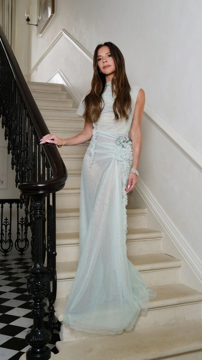 Victoria Beckham da căng b&oacute;ng tuổi ngũ tuần: Thực đơn suốt hơn 2 thập kỷ qua lu&ocirc;n c&oacute; 2 m&oacute;n chợ Việt b&aacute;n đầy!- Ảnh 1.