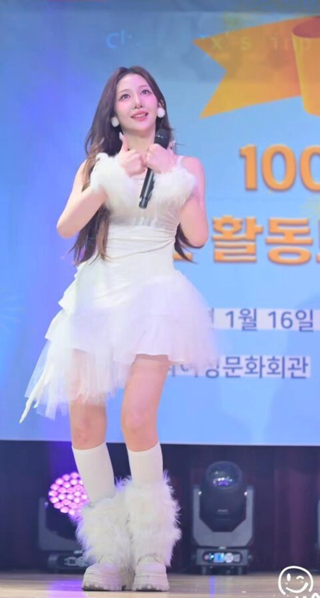 Sao nh&iacute; 15 tuổi &ldquo;dao k&eacute;o&rdquo; hỏng tới mức tự hủy nhan sắc- Ảnh 1.