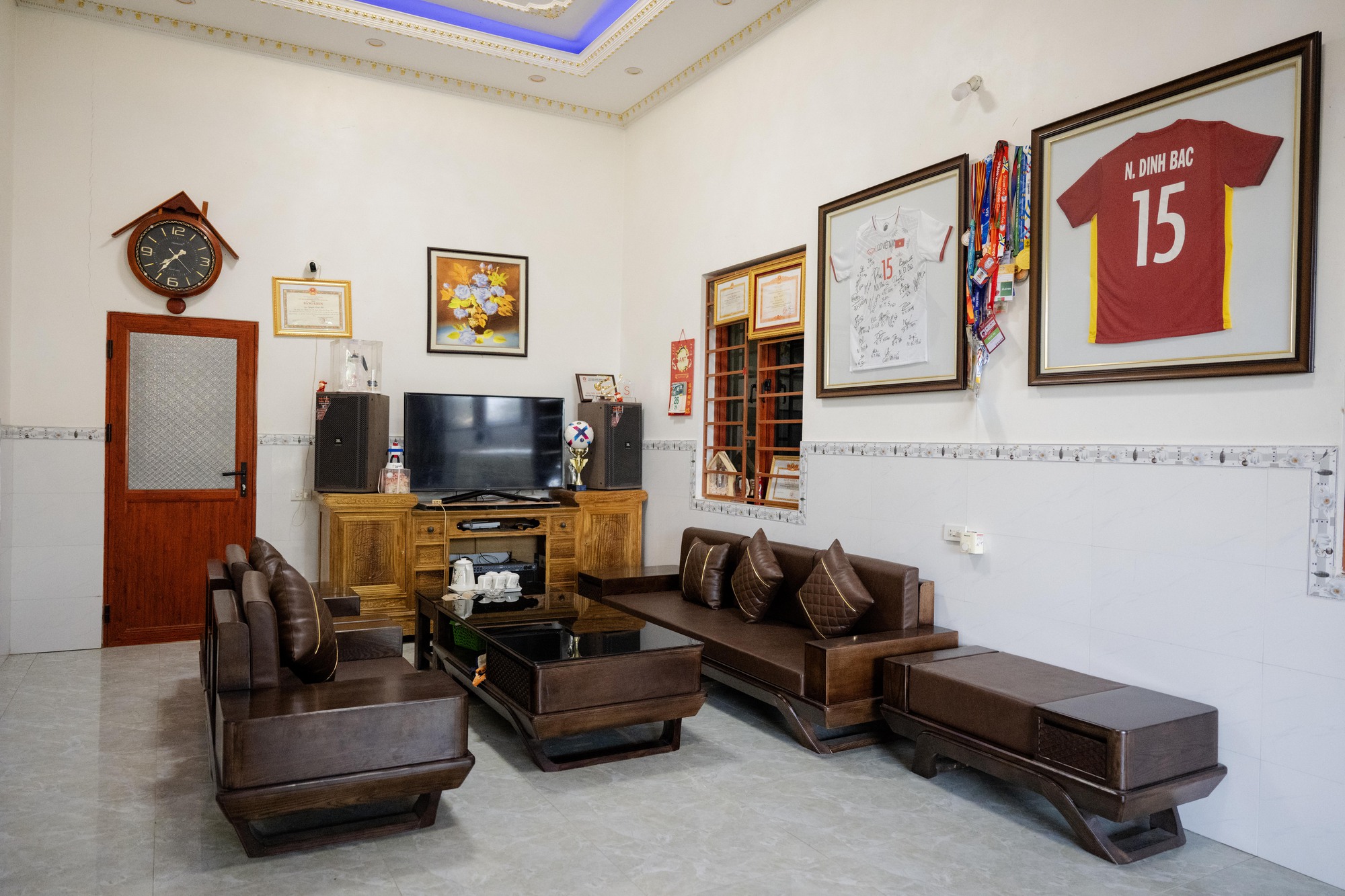 Về Nghệ An dạo 1 v&ograve;ng nh&agrave; Đ&igrave;nh Bắc, tr&ocirc;ng ra sao m&agrave; d&acirc;n mạng cứ đồn "đang x&acirc;y biệt thự"?- Ảnh 5.