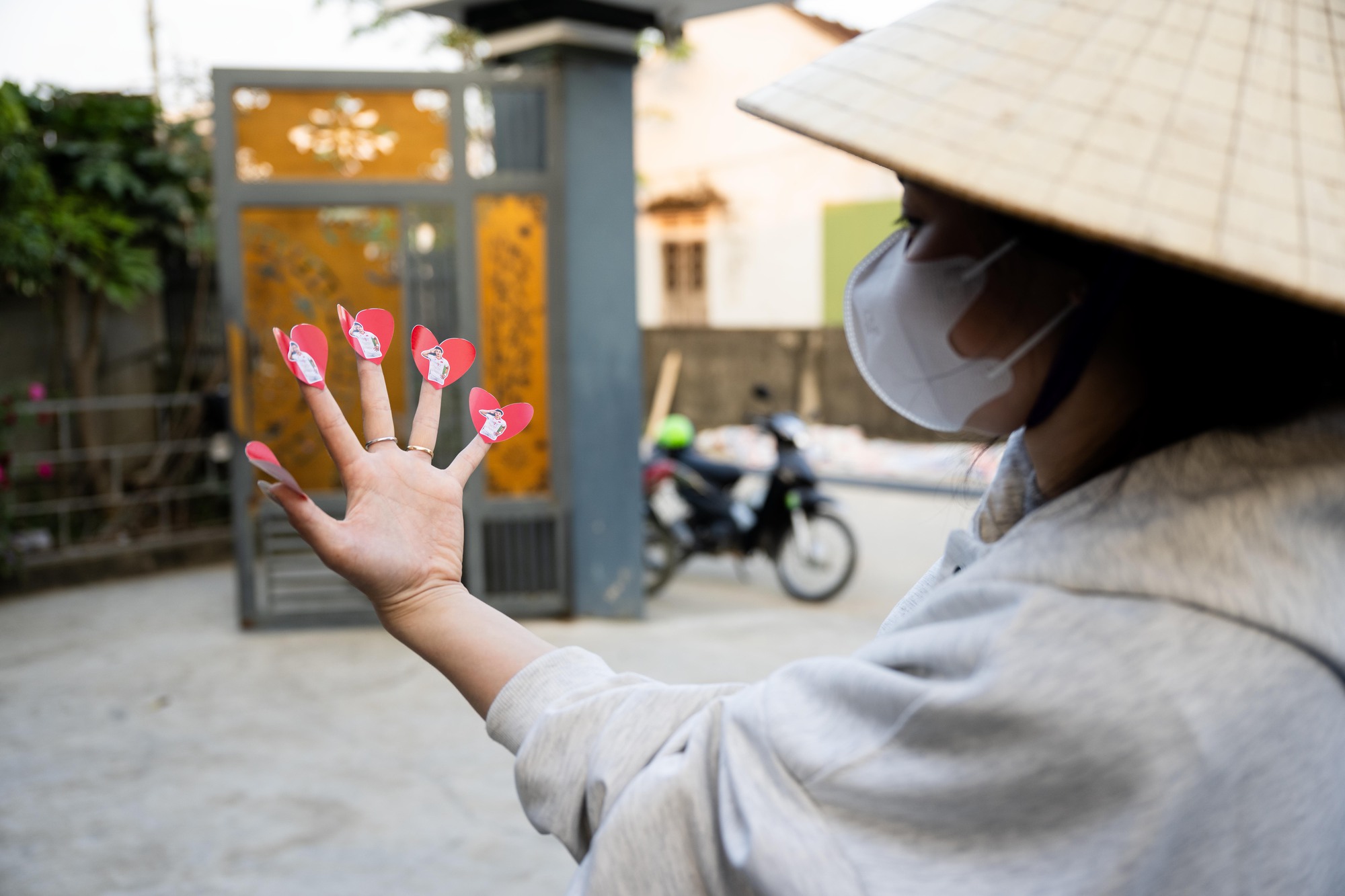 Về nh&agrave; Đ&igrave;nh Bắc trước giờ b&oacute;ng lăn- Ảnh 7.