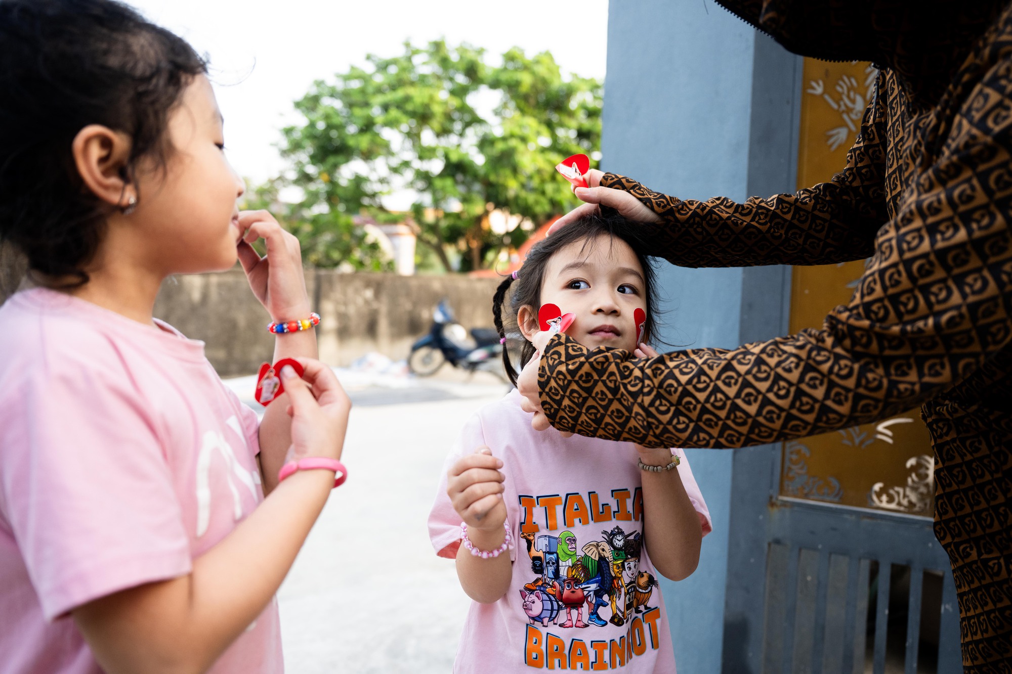 Về nh&agrave; Đ&igrave;nh Bắc trước giờ b&oacute;ng lăn- Ảnh 9.