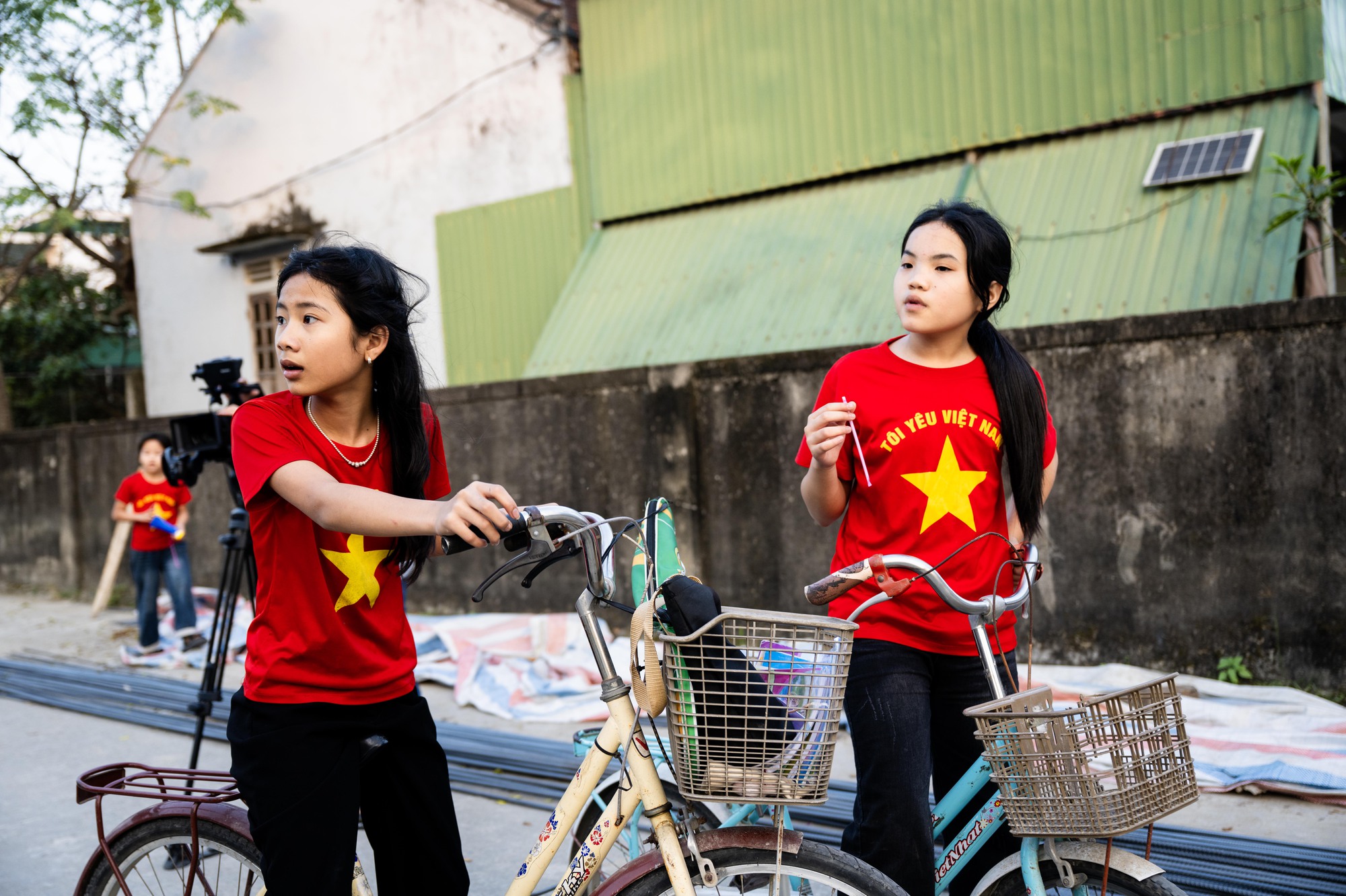 Về nh&agrave; Đ&igrave;nh Bắc trước giờ b&oacute;ng lăn- Ảnh 6.