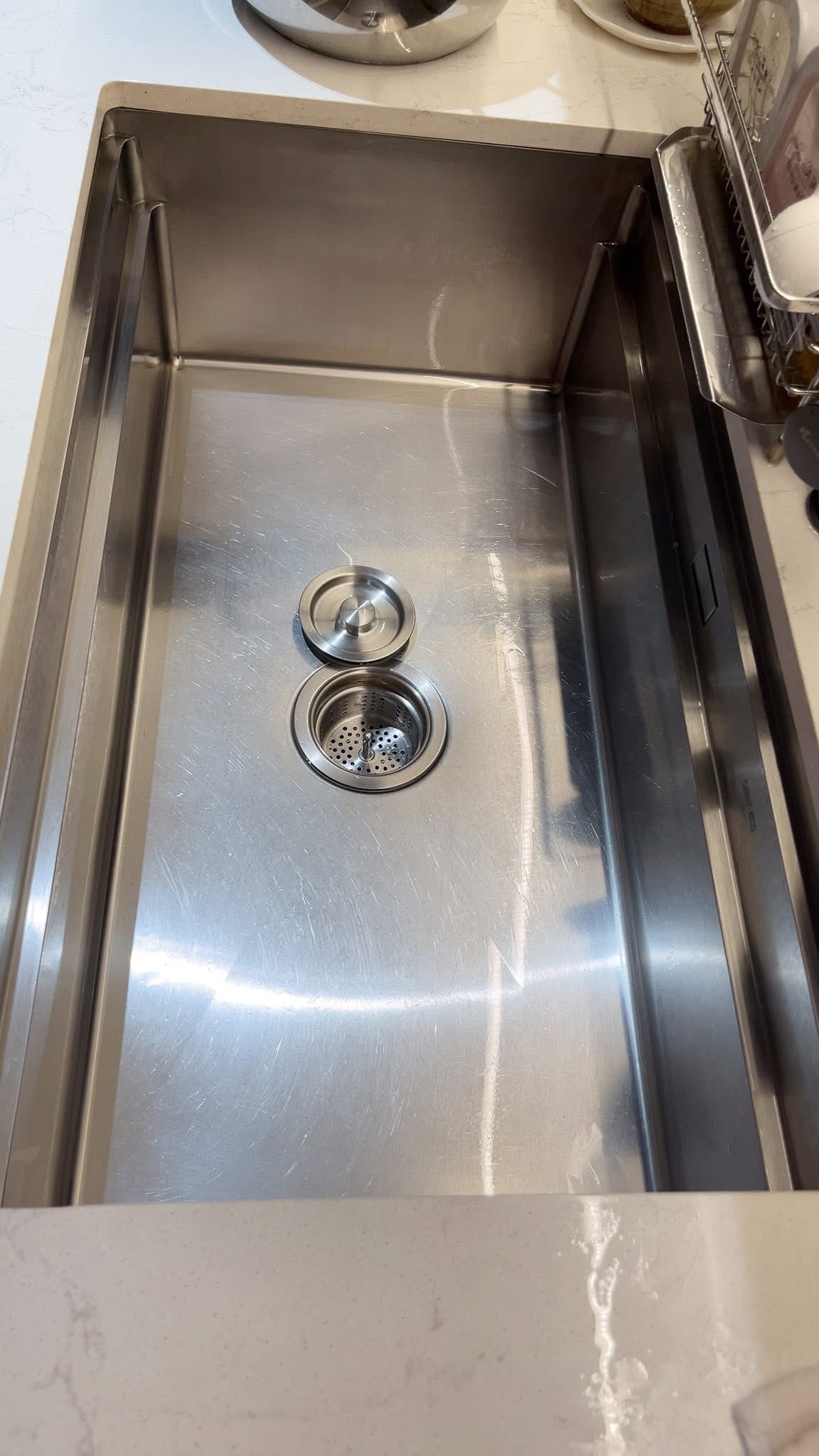 Dọn nh&agrave; gi&aacute;p Tết, nhiều người đang tự &ldquo;đốt tay&rdquo; v&igrave; h&oacute;a chất th&ocirc;ng cống: Đ&acirc;y l&agrave; 2 c&aacute;ch an to&agrave;n hơn hẳn- Ảnh 6.