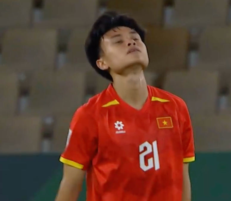 D&agrave;n tuyển thủ U23 Việt Nam thất thần, buồn b&atilde; khi thua đau U23 Trung Quốc- Ảnh 2.