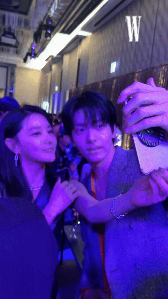 Mỹ nh&acirc;n 54 tuổi cứ đăng h&igrave;nh l&agrave; g&acirc;y x&ocirc;n xao, chu tr&igrave;nh skincare vừa tiết lộ n&oacute;i l&ecirc;n tất cả- Ảnh 12.