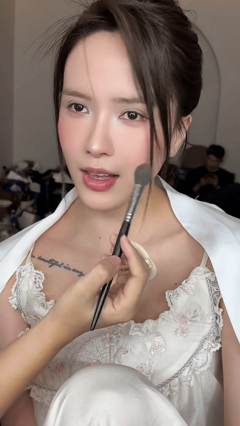 Visual g&acirc;y sốt của Thiều Bảo Tr&acirc;m khiến d&acirc;n t&igrave;nh gọi t&ecirc;n một người đẹp kh&aacute;c- Ảnh 1.