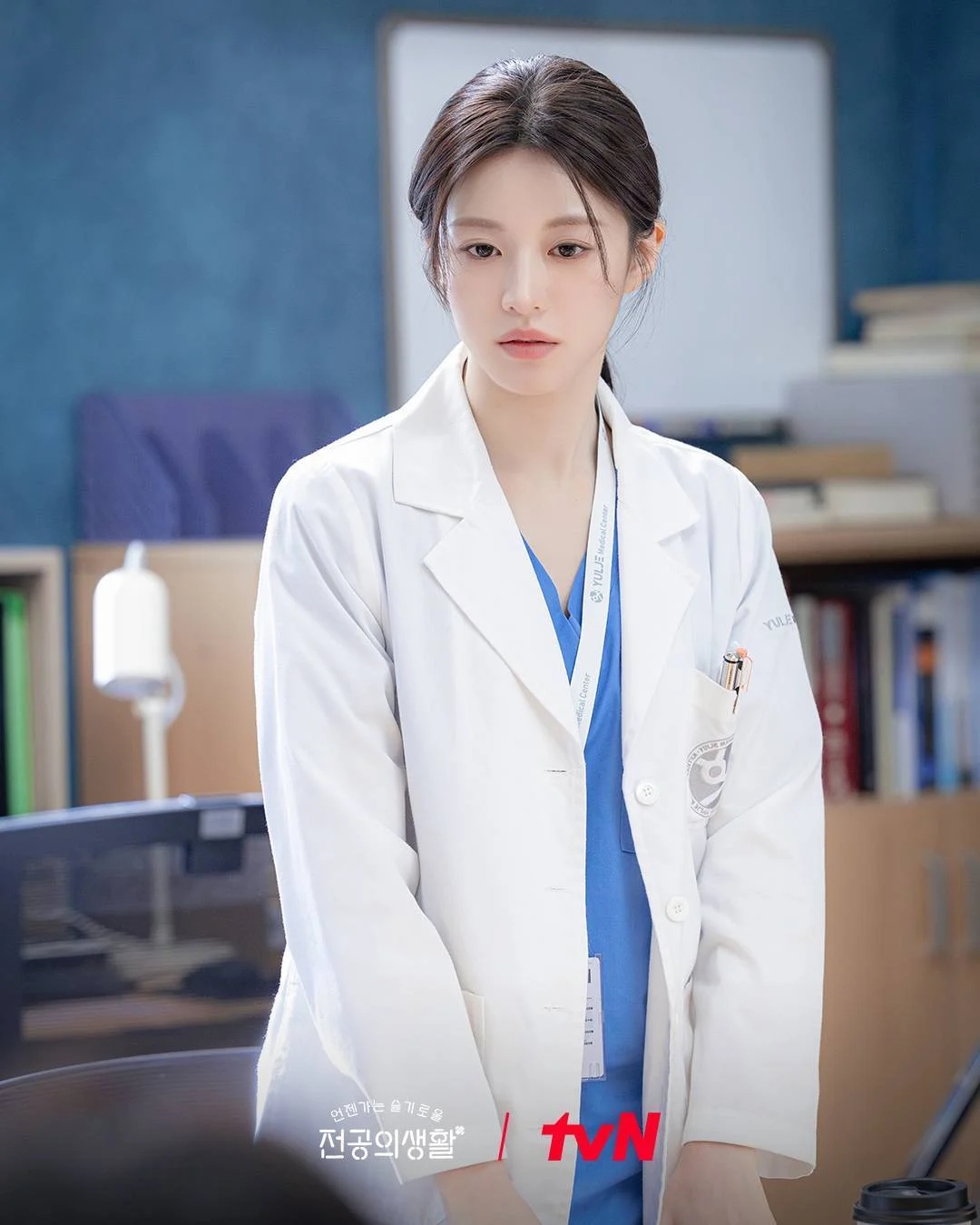 Nữ thần dao k&eacute;o đẹp nhất H&agrave;n Quốc: Đ&oacute;ng li&ecirc;n tiếp 7 phim g&acirc;y sốt to&agrave;n cầu, visual đ&uacute;ng chuẩn kiệt t&aacute;c của ph&ograve;ng mổ- Ảnh 8.