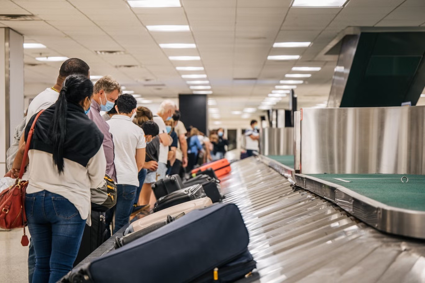 Khuyến c&aacute;o ti&ecirc;m vắc xin khi du lịch nước ngo&agrave;i- Ảnh 2.