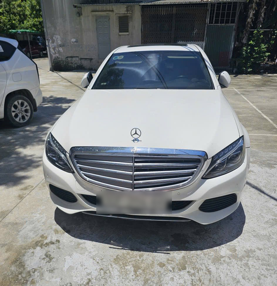 Vụ Mercedes bị "bỏ rơi" ở gara gần 2 năm: Tiết lộ số tiền sửa chữa, gửi xe mỗi th&aacute;ng- Ảnh 1.