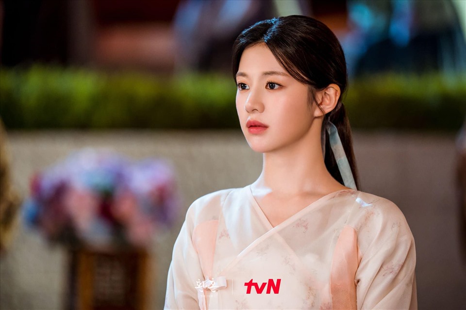 Nữ thần dao k&eacute;o đẹp nhất H&agrave;n Quốc: Đ&oacute;ng li&ecirc;n tiếp 7 phim g&acirc;y sốt to&agrave;n cầu, visual đ&uacute;ng chuẩn kiệt t&aacute;c của ph&ograve;ng mổ- Ảnh 4.