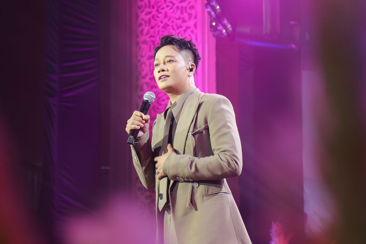 Việt Nam c&oacute; giọng ca trăm triệu view cả nước thuộc nhạc nhưng &iacute;t người biết t&ecirc;n, nhạc kh&ocirc;ng hề flop m&agrave; sao lạ thế n&agrave;y- Ảnh 2.