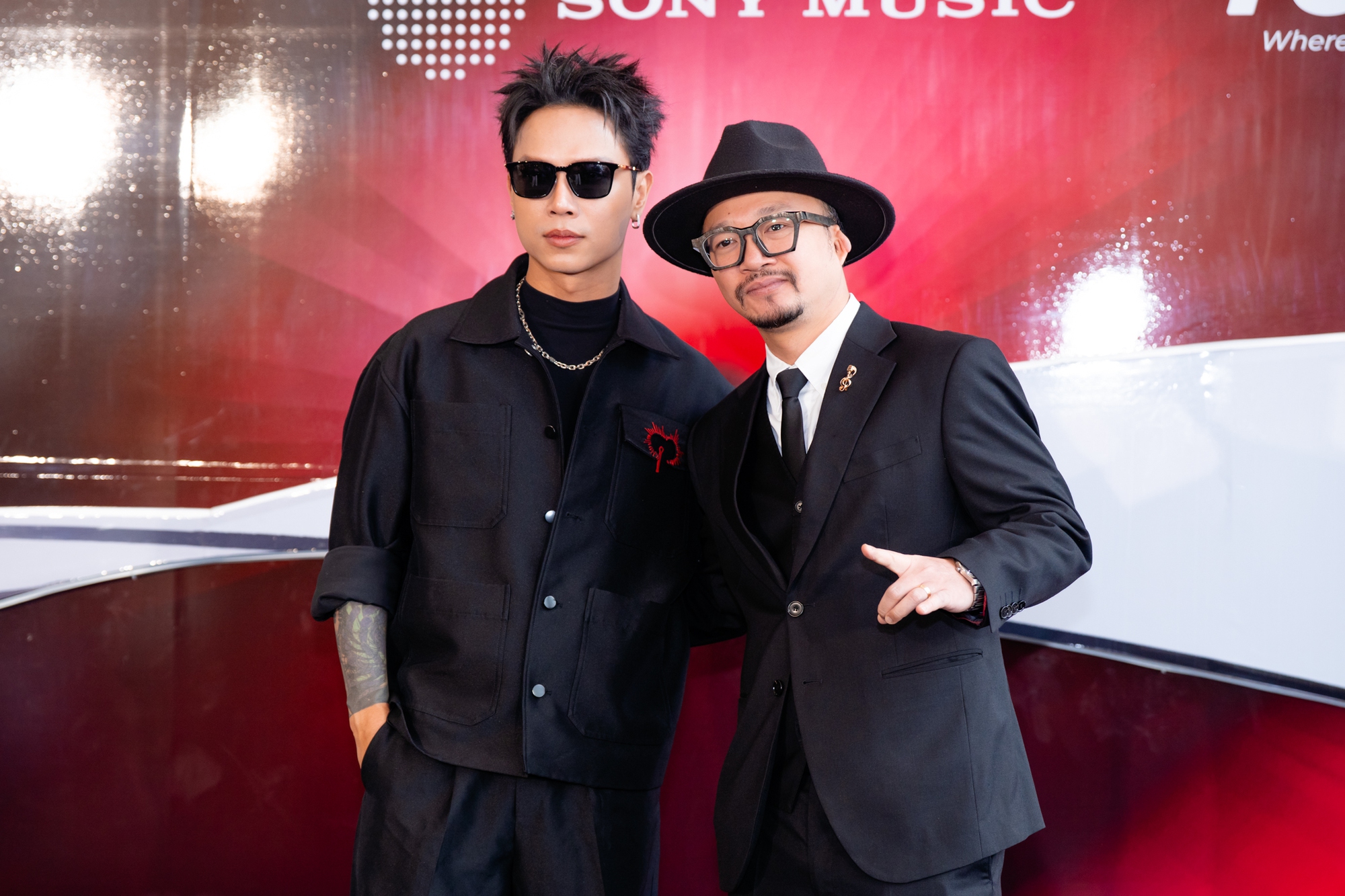 Zoom cận nh&oacute;m nam đầu ti&ecirc;n của Việt Nam bước ra từ show "sống c&ograve;n", visual v&agrave; t&agrave;i năng c&oacute; đủ l&agrave;m n&ecirc;n chuyện- Ảnh 1.