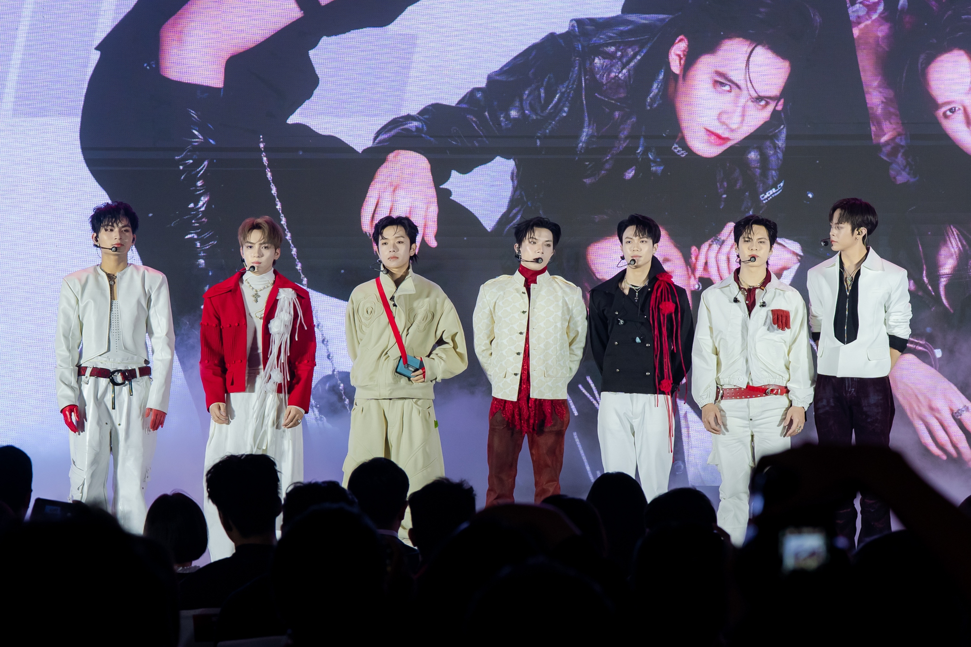 Zoom cận nh&oacute;m nam đầu ti&ecirc;n của Việt Nam bước ra từ show "sống c&ograve;n", visual v&agrave; t&agrave;i năng c&oacute; đủ l&agrave;m n&ecirc;n chuyện- Ảnh 14.