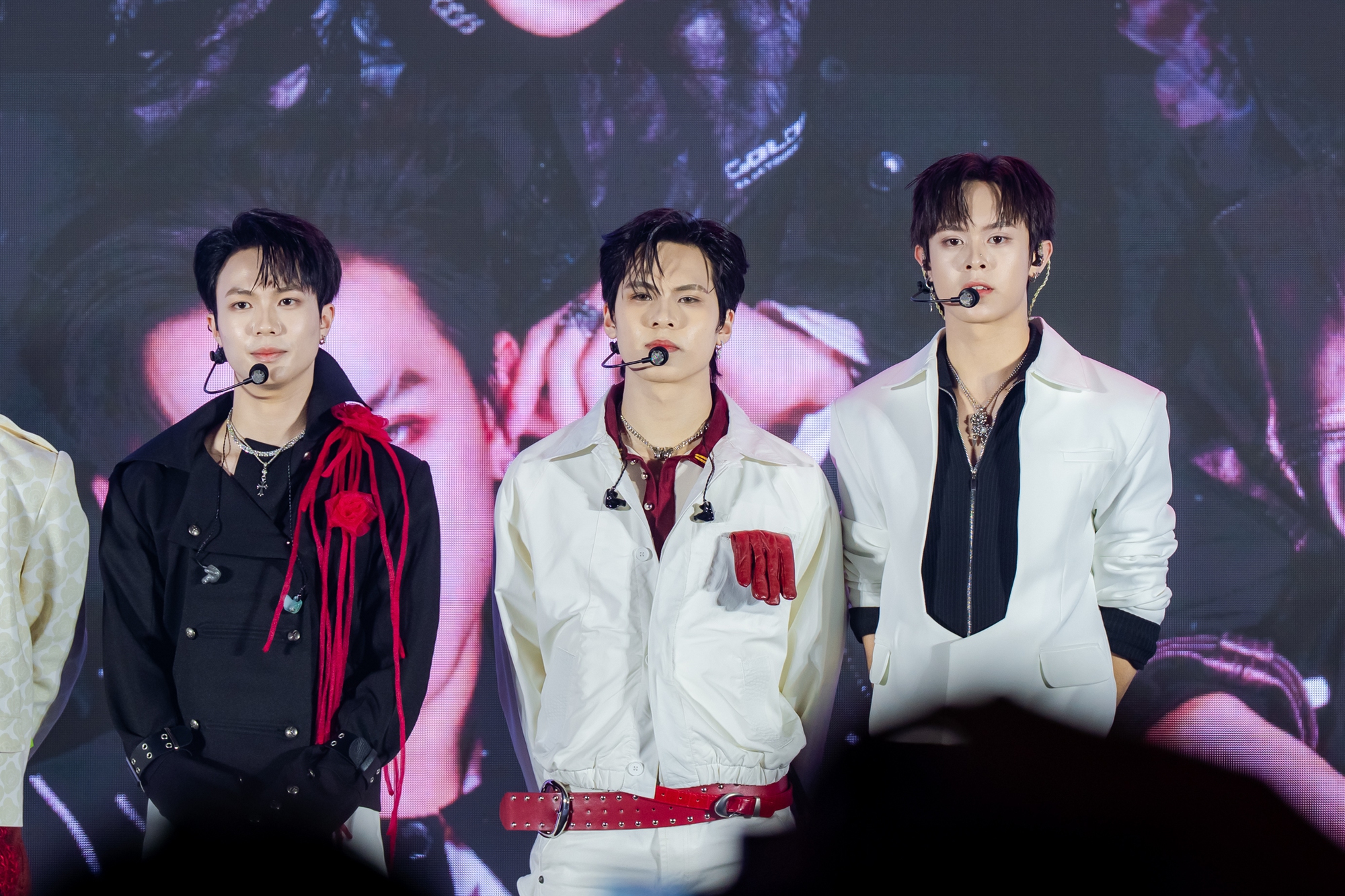 Zoom cận nh&oacute;m nam đầu ti&ecirc;n của Việt Nam bước ra từ show "sống c&ograve;n", visual v&agrave; t&agrave;i năng c&oacute; đủ l&agrave;m n&ecirc;n chuyện- Ảnh 16.