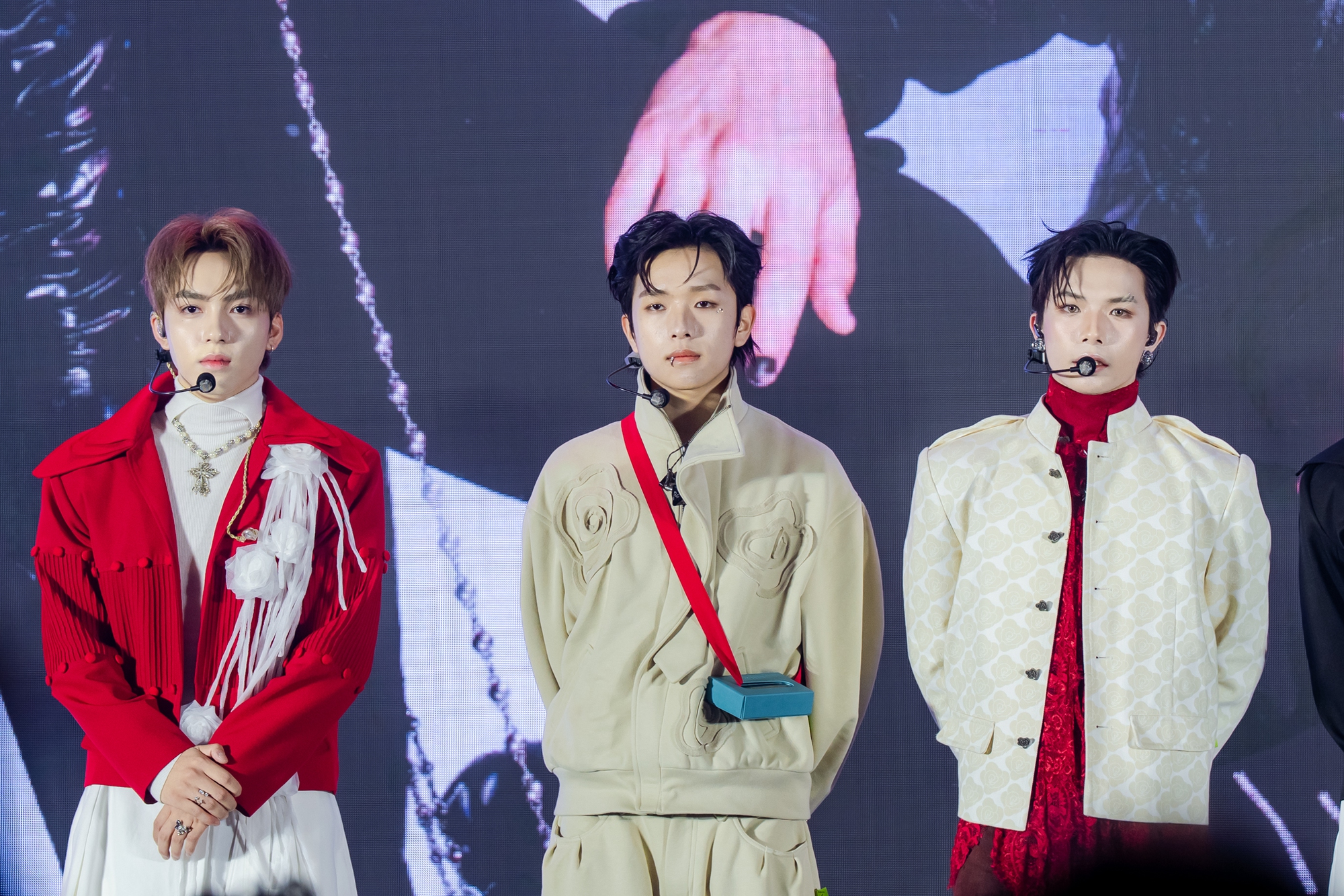 Zoom cận nh&oacute;m nam đầu ti&ecirc;n của Việt Nam bước ra từ show "sống c&ograve;n", visual v&agrave; t&agrave;i năng c&oacute; đủ l&agrave;m n&ecirc;n chuyện- Ảnh 15.