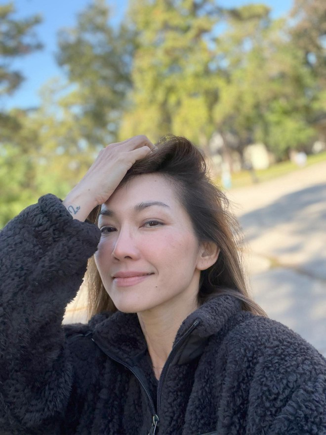 Kim Hiền ng&agrave;y n&agrave;o giờ đ&atilde; U50, mẹ 2 con vẫn kh&ocirc;ng kh&aacute;c mấy ng&agrave;y l&agrave; "&Uacute;t R&aacute;ng": H&oacute;a ra c&oacute; 3 b&iacute; quyết gi&agrave; chậm m&agrave; &iacute;t ai biết- Ảnh 3.