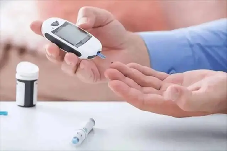 Ng&agrave;y c&agrave;ng c&oacute; nhiều người chết v&igrave; bệnh tiểu đường, b&aacute;c sĩ n&oacute;i thẳng: Th&agrave; ngồi chơi cả ng&agrave;y c&ograve;n hơn l&agrave;m 5 việc n&agrave;y- Ảnh 2.