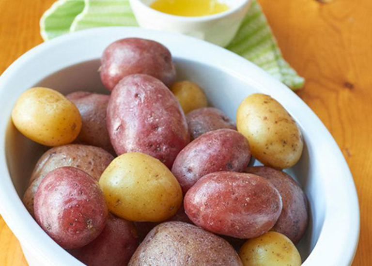 T&ocirc;i đ&atilde; thử 5 c&aacute;ch bảo quản khoai t&acirc;y v&agrave; ph&aacute;t hiện 1 mẹo cực đơn giản gi&uacute;p khoai tươi l&acirc;u hơn hẳn- Ảnh 3.