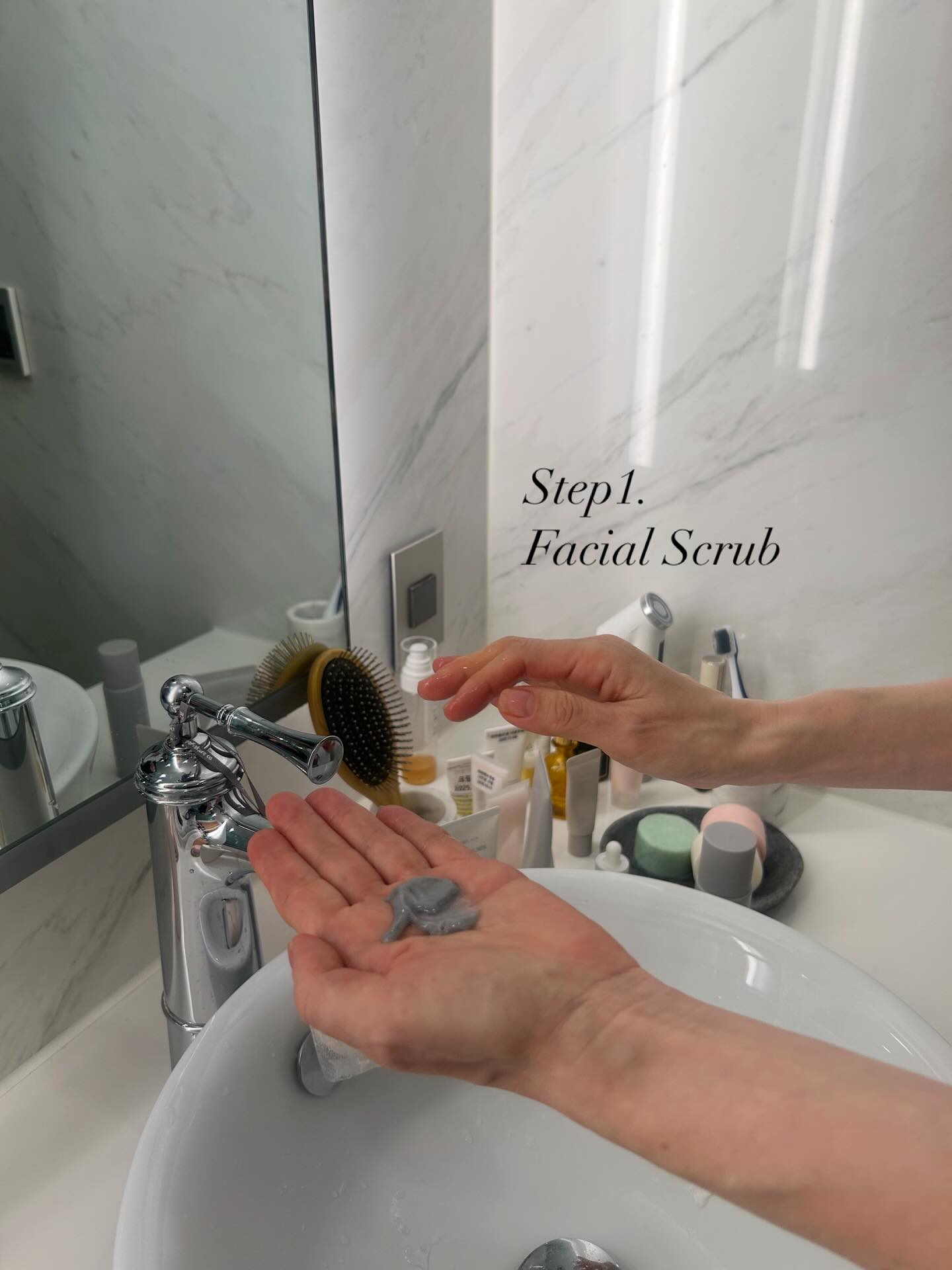 Mỹ nh&acirc;n 54 tuổi cứ đăng h&igrave;nh l&agrave; g&acirc;y x&ocirc;n xao, chu tr&igrave;nh skincare vừa tiết lộ n&oacute;i l&ecirc;n tất cả- Ảnh 3.