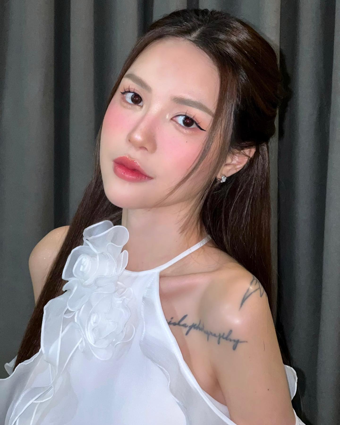 Visual g&acirc;y sốt của Thiều Bảo Tr&acirc;m khiến d&acirc;n t&igrave;nh gọi t&ecirc;n một người đẹp kh&aacute;c- Ảnh 2.