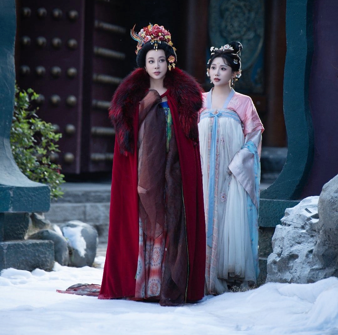 Cần c&oacute; lệnh cấm minh tinh n&agrave;y cưa sừng l&agrave;m ngh&eacute;: 75 tuổi vẫn đ&oacute;ng thiếu nữ 16, kh&ocirc;ng tự soi gương &agrave;?- Ảnh 6.