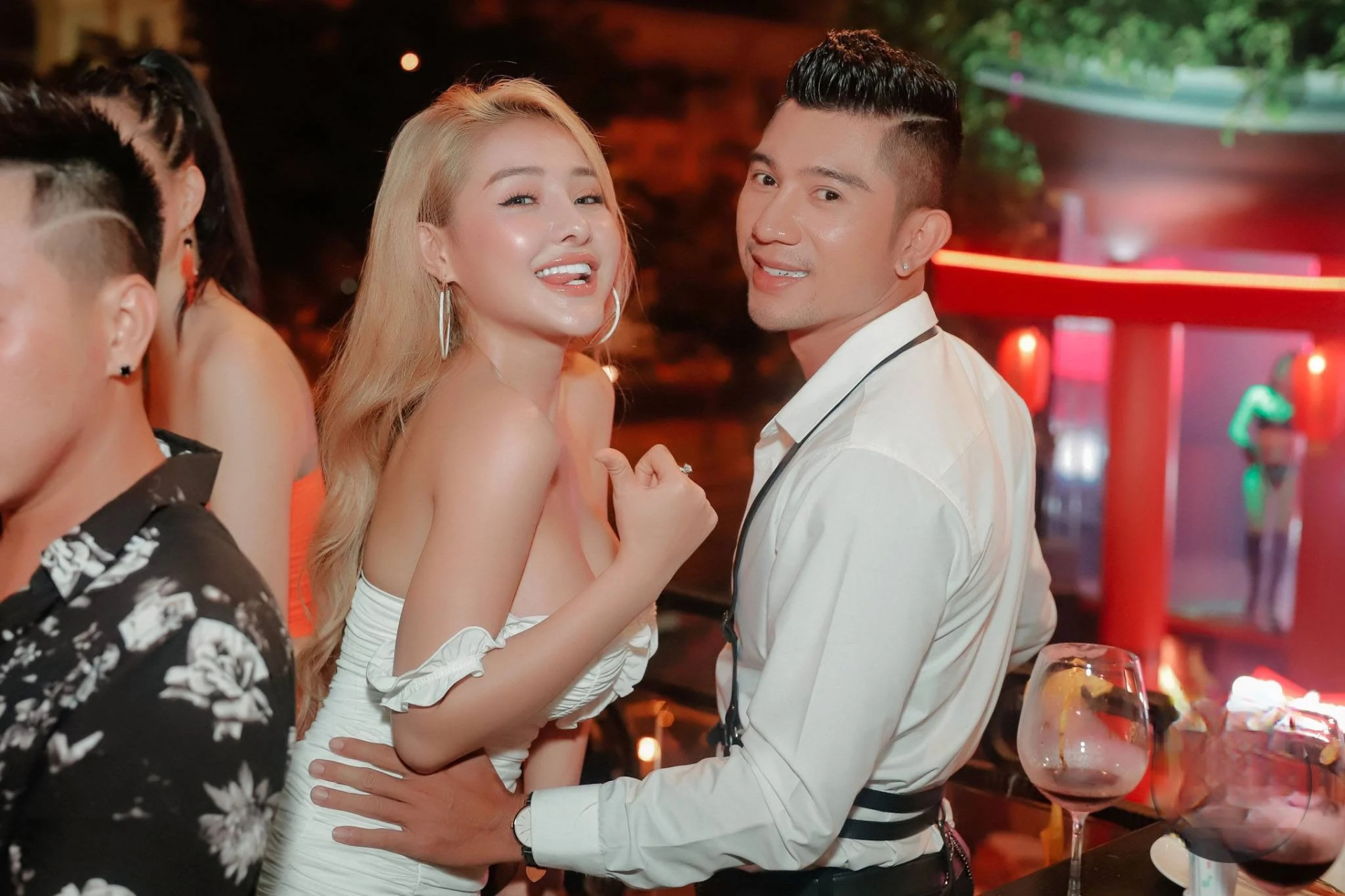 Sự hết thời của sao nam Vbiz vướng v&ograve;ng lao l&yacute;: Từng định h&igrave;nh cả l&agrave;ng nhạc, nay sắp bị thu hồi giấy ph&eacute;p hoạt động- Ảnh 2.