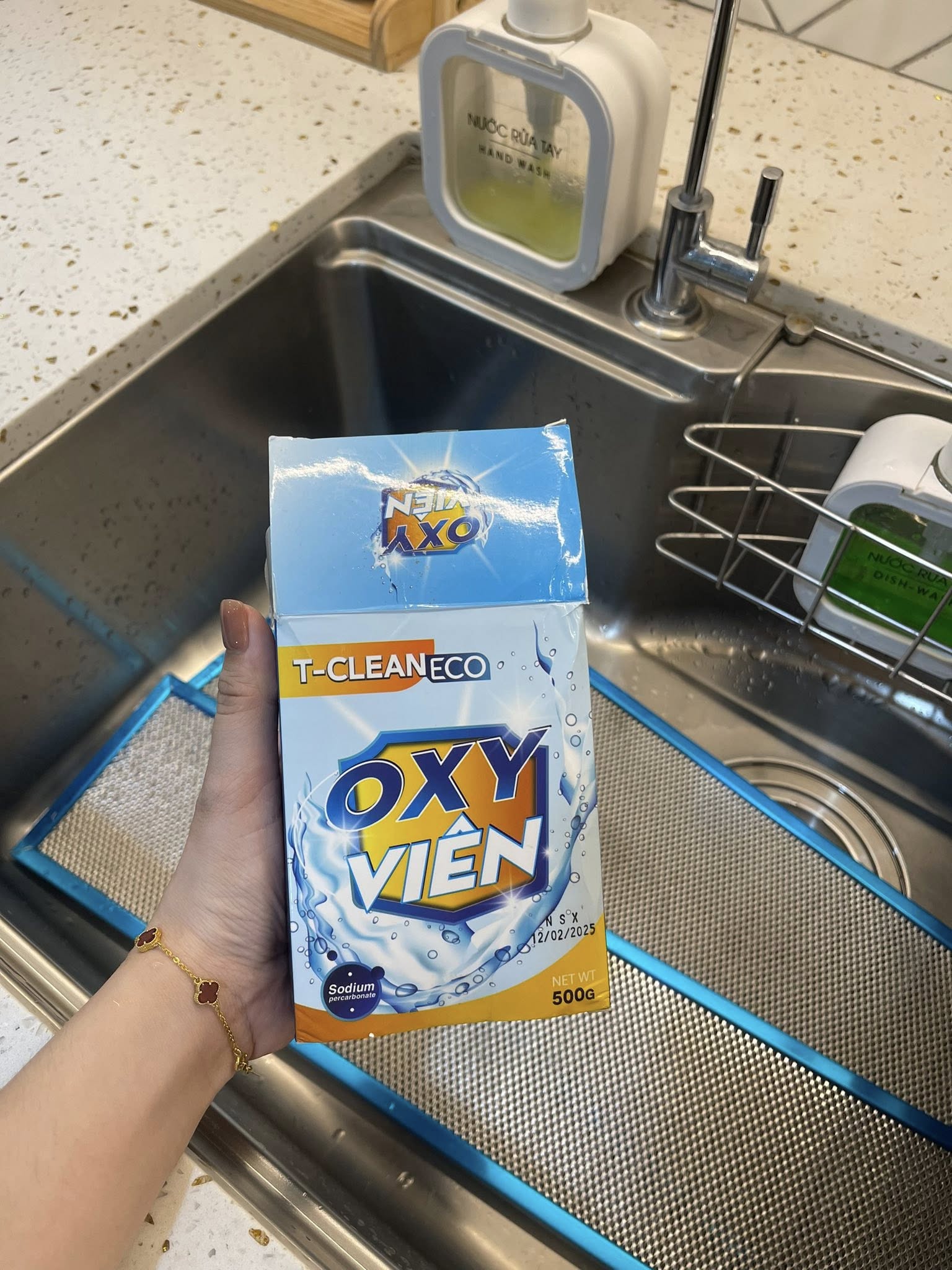 Dọn nh&agrave; gi&aacute;p Tết, nhiều người đang tự &ldquo;đốt tay&rdquo; v&igrave; h&oacute;a chất th&ocirc;ng cống: Đ&acirc;y l&agrave; 2 c&aacute;ch an to&agrave;n hơn hẳn- Ảnh 10.