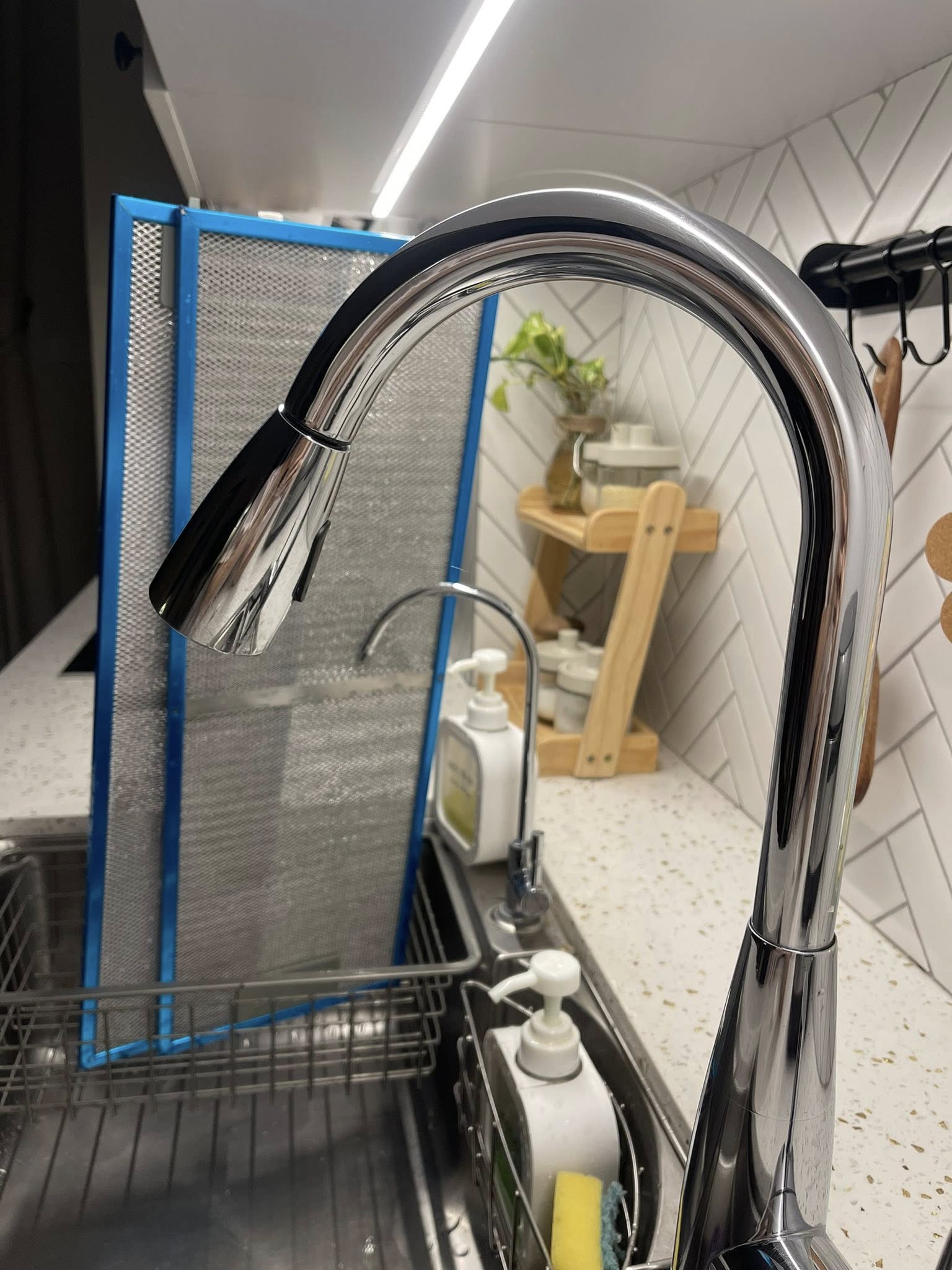 Dọn nh&agrave; gi&aacute;p Tết, nhiều người đang tự &ldquo;đốt tay&rdquo; v&igrave; h&oacute;a chất th&ocirc;ng cống: Đ&acirc;y l&agrave; 2 c&aacute;ch an to&agrave;n hơn hẳn- Ảnh 13.