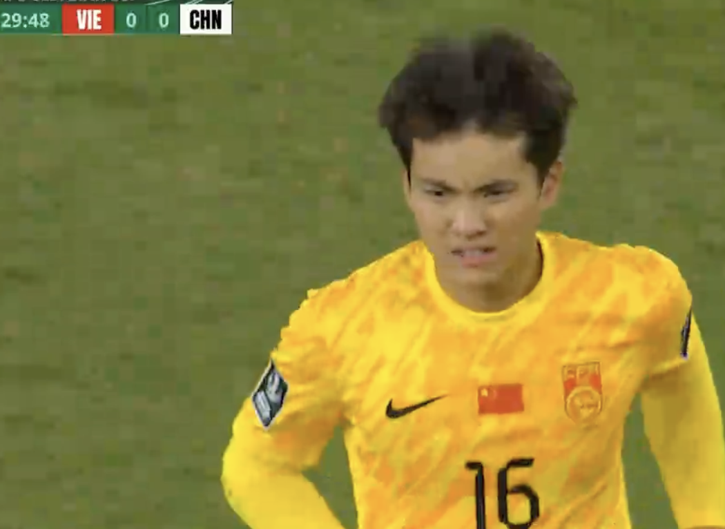 Ch&acirc;n dung thủ m&ocirc;n Li Hao U23 Trung Quốc: Visual cực phẩm, bắt b&oacute;ng xuất thần khiến U23 Việt Nam vất vả qu&aacute; trời!- Ảnh 1.