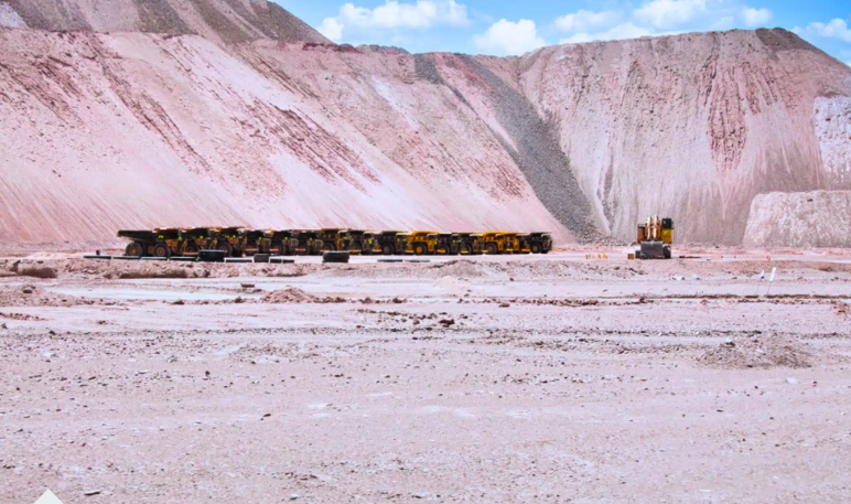 Ph&aacute;t hiện mỏ kho&aacute;ng sản trữ lượng 20 - 40 triệu tấn, trị gi&aacute; hơn 39.000 tỷ đồng nằm ngay dưới miệng si&ecirc;u n&uacute;i lửa- Ảnh 1.