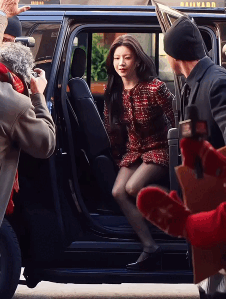 Si&ecirc;u sao khiến cả ch&acirc;u &Aacute; b&ugrave;ng nổ: Khu&ocirc;n mặt s&aacute;ng bừng, mặc đẹp đến nỗi mỗi khung h&igrave;nh đều l&agrave; 1 bức họa- Ảnh 2.