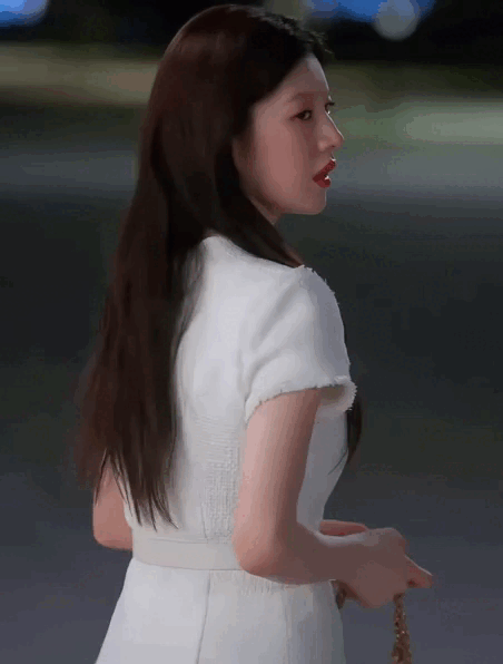 Si&ecirc;u sao khiến cả ch&acirc;u &Aacute; b&ugrave;ng nổ: Khu&ocirc;n mặt s&aacute;ng bừng, mặc đẹp đến nỗi mỗi khung h&igrave;nh đều l&agrave; 1 bức họa- Ảnh 4.