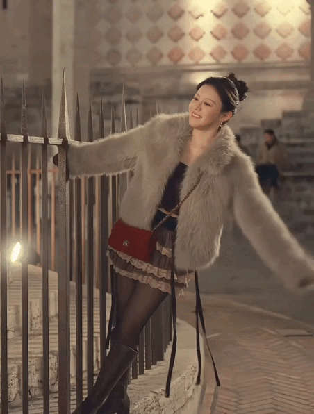 Si&ecirc;u sao khiến cả ch&acirc;u &Aacute; b&ugrave;ng nổ: Khu&ocirc;n mặt s&aacute;ng bừng, mặc đẹp đến nỗi mỗi khung h&igrave;nh đều l&agrave; 1 bức họa- Ảnh 6.