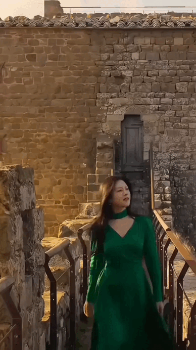 Si&ecirc;u sao khiến cả ch&acirc;u &Aacute; b&ugrave;ng nổ: Khu&ocirc;n mặt s&aacute;ng bừng, mặc đẹp đến nỗi mỗi khung h&igrave;nh đều l&agrave; 1 bức họa- Ảnh 9.