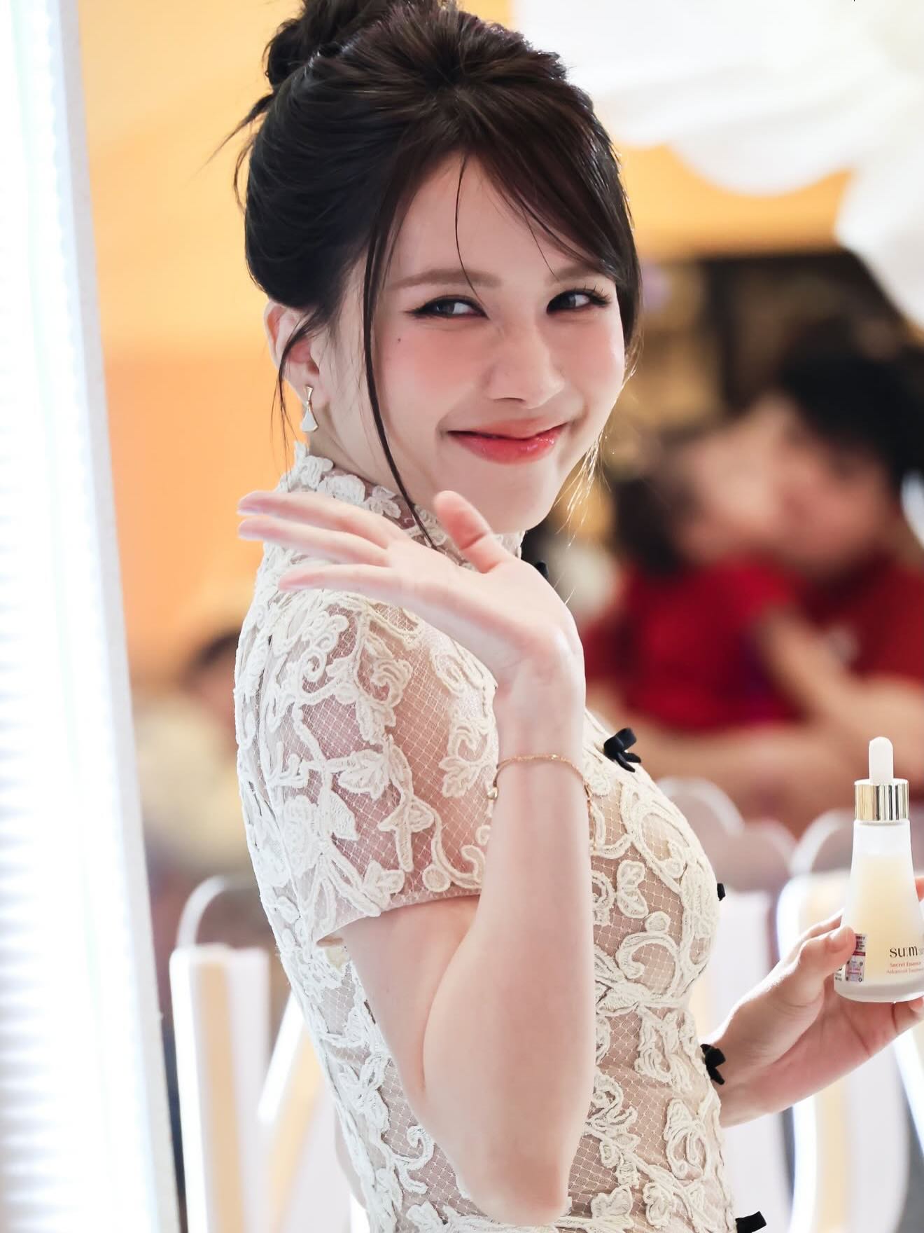 Visual g&acirc;y sốt của Thiều Bảo Tr&acirc;m khiến d&acirc;n t&igrave;nh gọi t&ecirc;n một người đẹp kh&aacute;c- Ảnh 8.