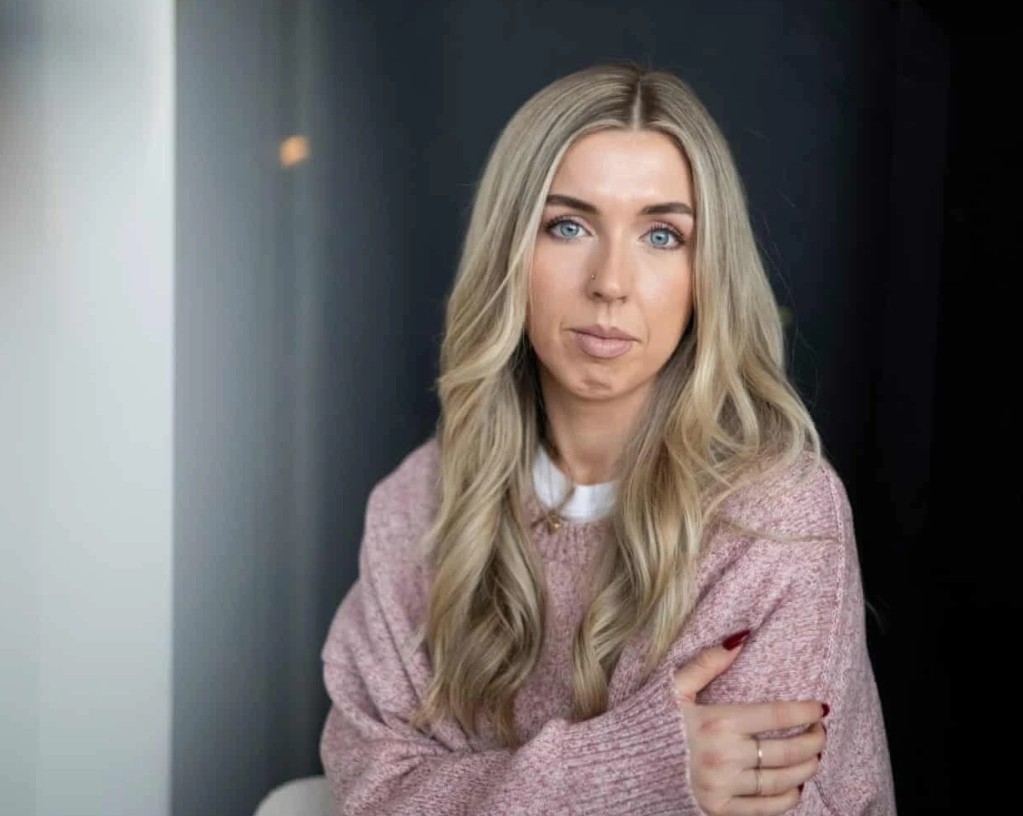 Ch&acirc;u &Acirc;u cảnh b&aacute;o N&Oacute;NG: B&eacute; g&aacute;i 11 tuổi tử vong do người mẹ b&aacute;n hoa mỗi ng&agrave;y, v&ocirc; t&igrave;nh tiếp x&uacute;c với một chất độc từ khi mang thai- Ảnh 1.