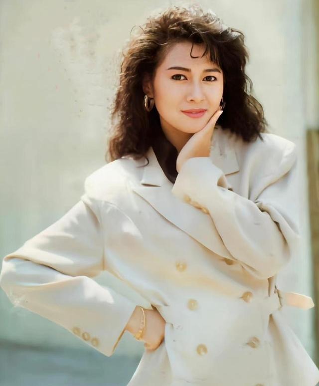 Đau l&ograve;ng 1 &Aacute; hậu đ&igrave;nh đ&aacute;m lần lượt mất cả cha lẫn mẹ chỉ trong 4 th&aacute;ng- Ảnh 5.