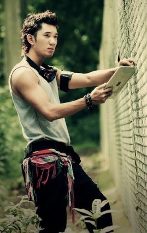 Sự hết thời của sao nam Vbiz vướng v&ograve;ng lao l&yacute;: Từng định h&igrave;nh cả l&agrave;ng nhạc, nay sắp bị thu hồi giấy ph&eacute;p hoạt động- Ảnh 1.