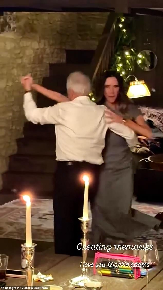 Phơi b&agrave;y điệu nhảy 