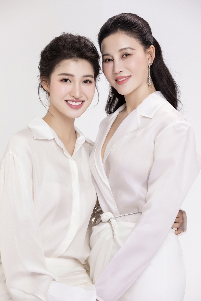 "Nh&igrave;n mẹ Phương Nhi l&agrave; biết..."- Ảnh 1.