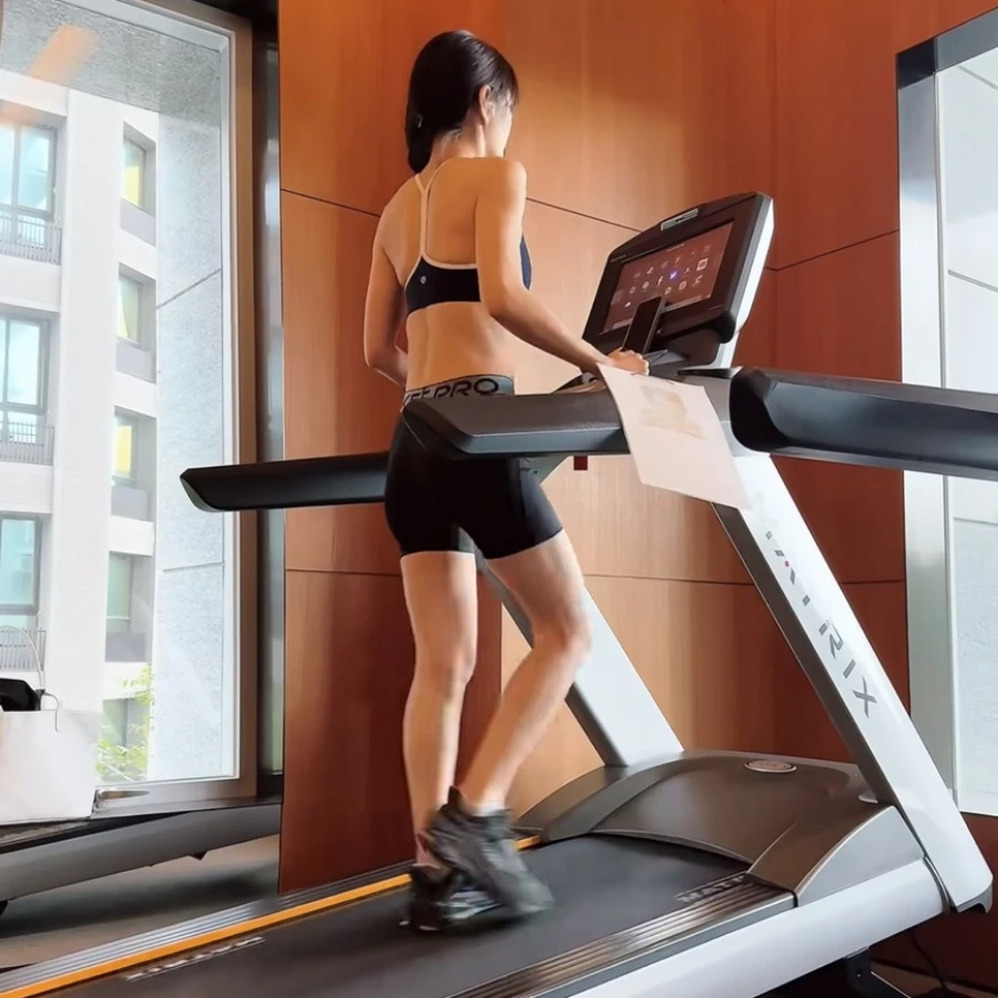 Sao nữ 44 tuổi đạt mức mỡ cơ thể thấp kỷ lục, giảm 16kg trong 3 th&aacute;ng nhờ 1 phương ph&aacute;p- Ảnh 2.