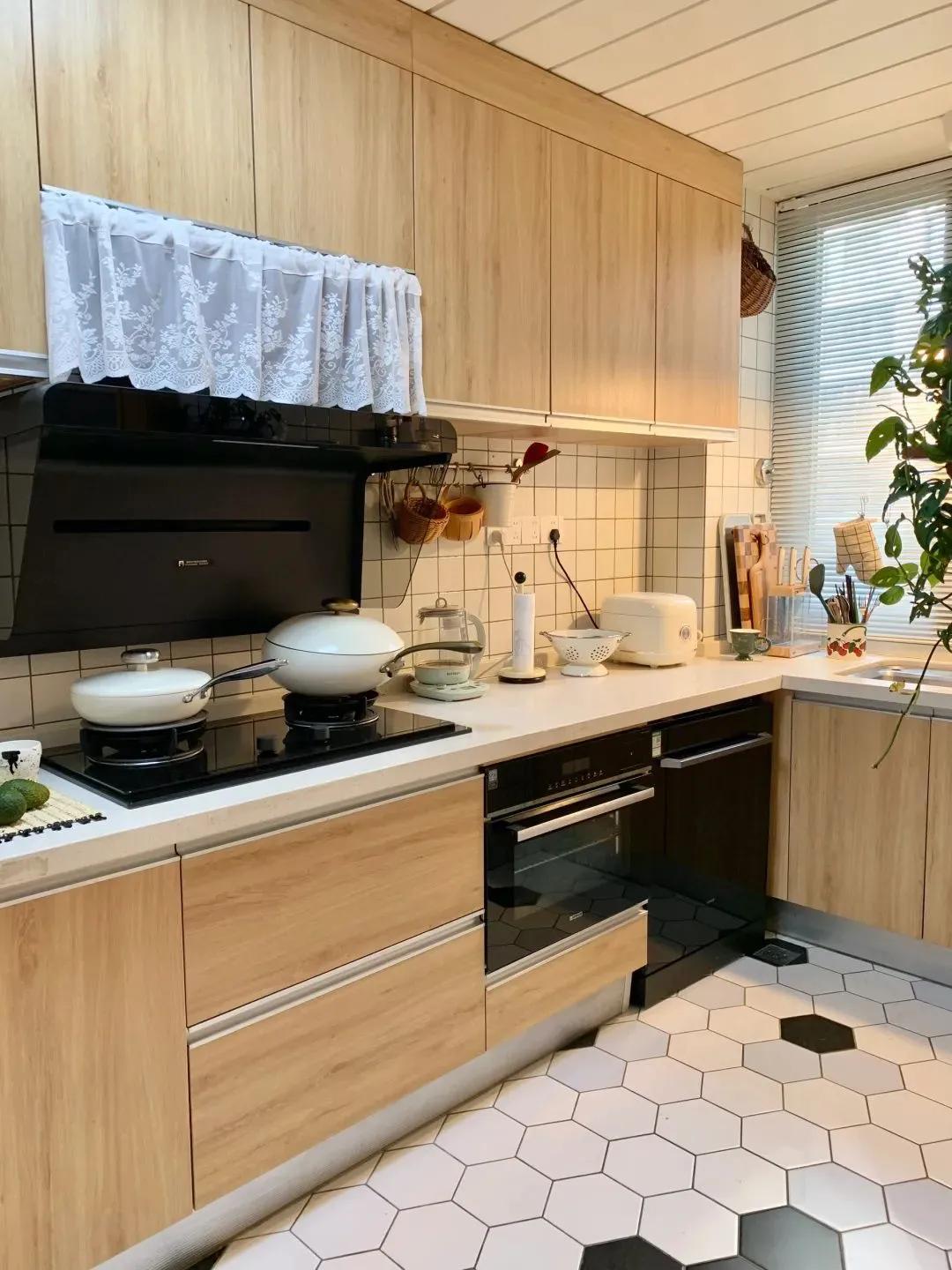 Ở nhà dọn dẹp, không mua sắm, không giao tiếp xã hội: Nữ giáo viên khiến hàng nghìn người nhìn lại cách mình đang sống- Ảnh 7. Ở nhà dọn dẹp, không mua sắm, không giao tiếp xã hội: Nữ giáo viên khiến hàng nghìn người nhìn lại cách mình đang sống- Ảnh 7.