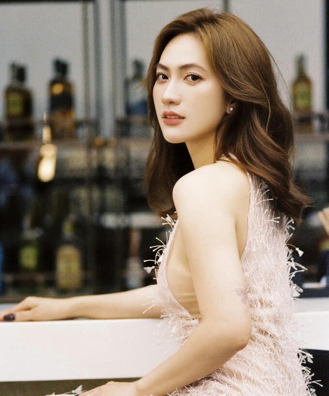 Ngoại lệ showbiz: Mỹ nh&acirc;n chẳng thiết ăn diện lồng lộn, nhưng c&agrave;ng cố mặc đơn giản c&agrave;ng 