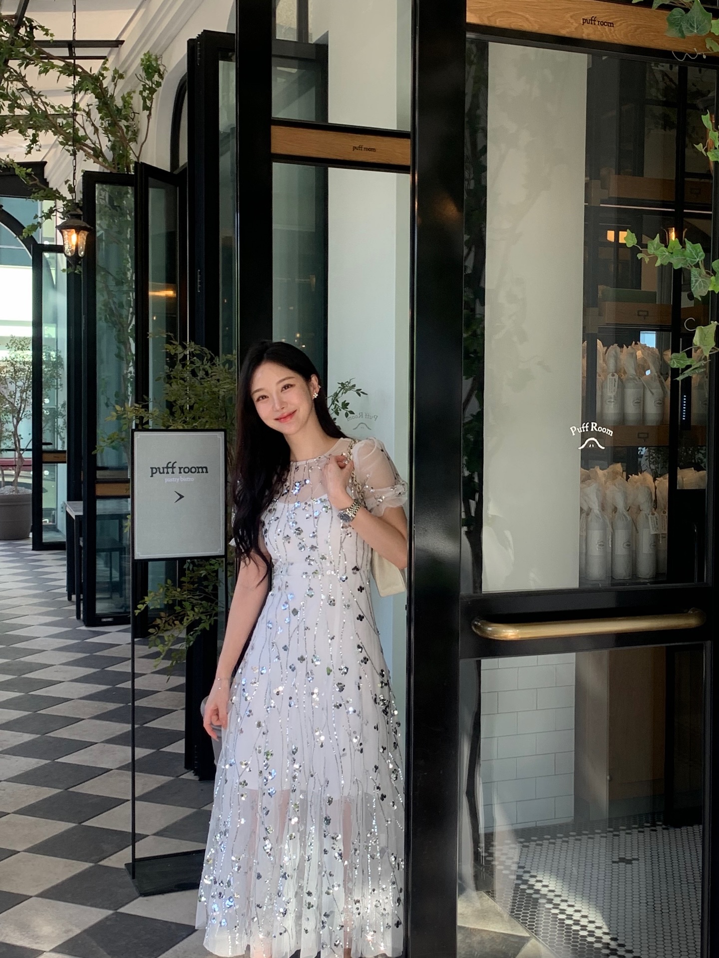 5 mẫu v&aacute;y liền t&ocirc;n d&aacute;ng hiệu quả nhất, xứng đ&aacute;ng sắm diện Tết- Ảnh 4.