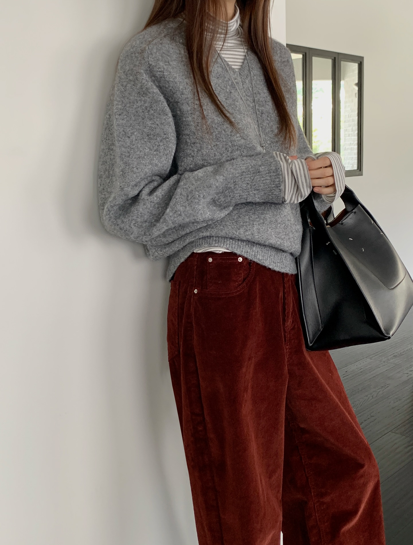 Hai t&ocirc;ng m&agrave;u trang phục đang 