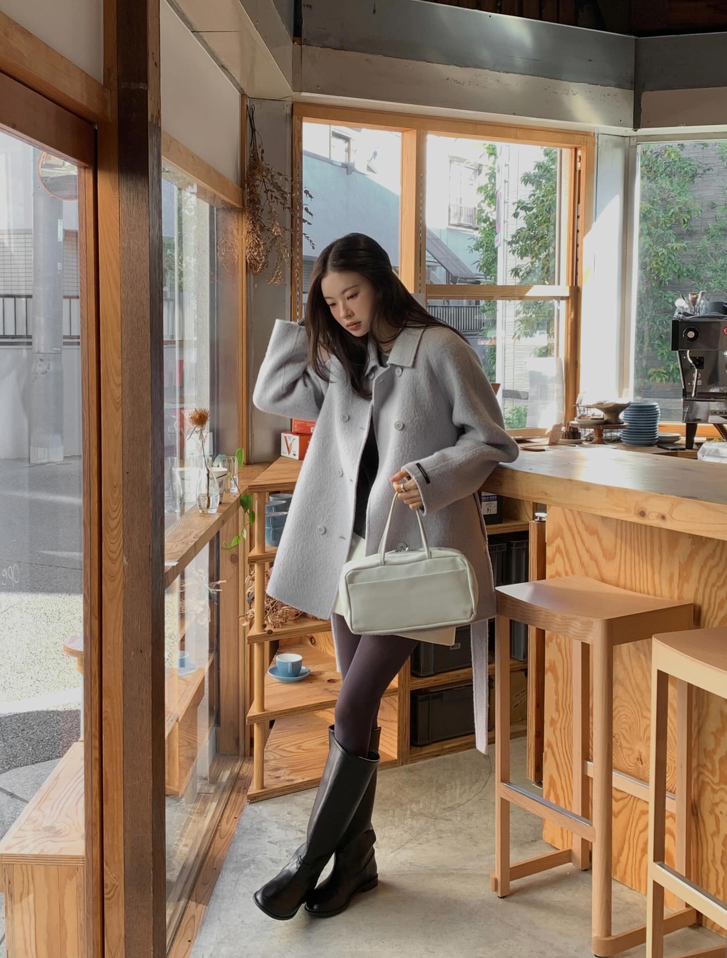 Hai t&ocirc;ng m&agrave;u trang phục đang 