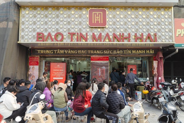 Giờ ai c&ograve;n săn sale quần &aacute;o đ&oacute;n Tết nữa: &ldquo;Săn&rdquo; v&agrave;ng mới chất!- Ảnh 6.