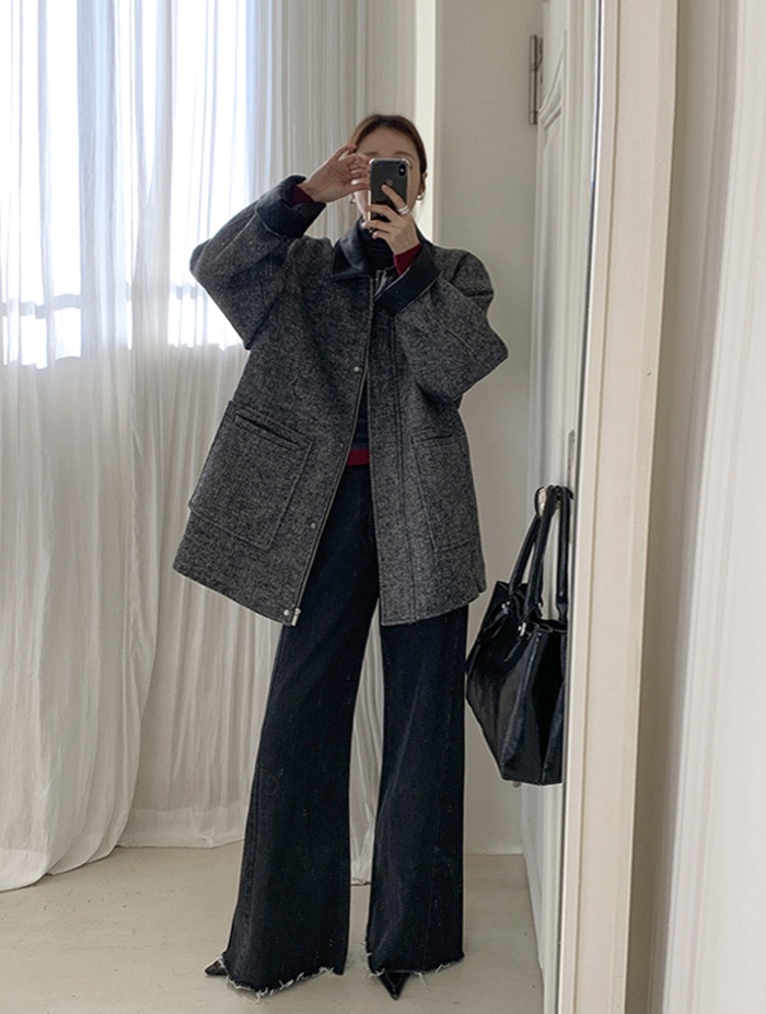 Hai t&ocirc;ng m&agrave;u trang phục đang 