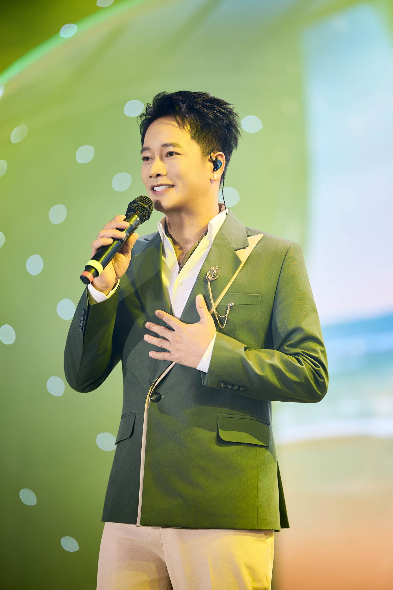 1 ca kh&uacute;c trăm triệu view c&oacute; thể đổi mấy căn nh&agrave;, gi&uacute;p giọng ca Học viện &Acirc;m nhạc Quốc gia đổi đời- Ảnh 2.